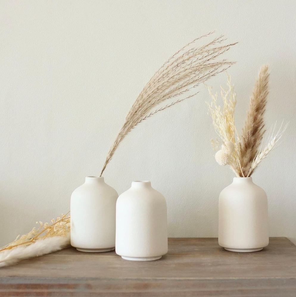 Carrot's Den - Set of 6 White Mini Ceramic Vases for Home Decor | Boho Bud Vases - Picture 6 of 8